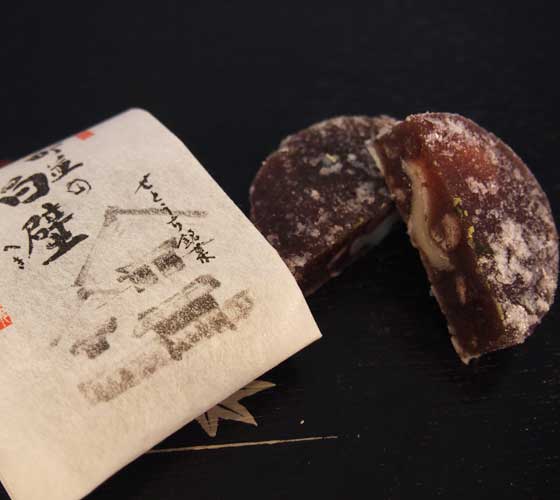 山口県柳井市の銘菓　華月堂の和菓子　町並みの白壁